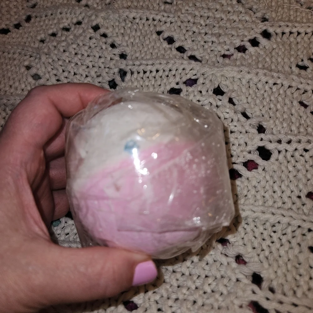 Happy Birthday Large Bath Bomb-Fizzer NWT